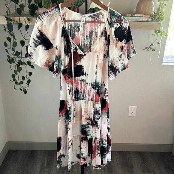 Nine West Abstract Print Tiered Mini Dress Flutter Sleeve M Artsy Boho Festival - Picture 1 of 7